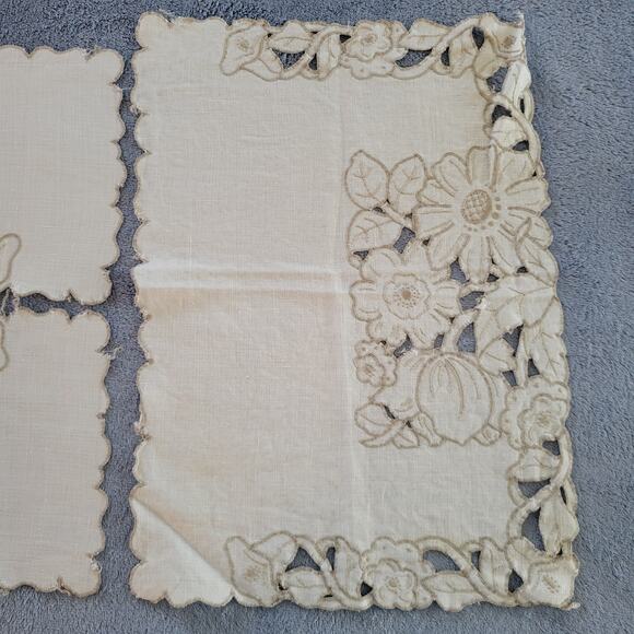 Vintage Madeira-style linen dresser set, 3 piece - Handmade, 1960s, Gray - Picture 3 of 9